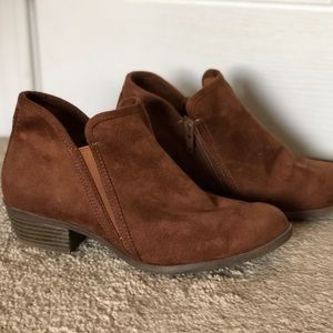 Brown women’s ankle boots size 6.5
